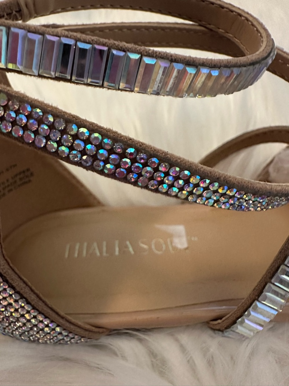 NWOT Thalia Sodi Iridescent Strappy Tan Sandals Sz 6 - Picture 7 of 8